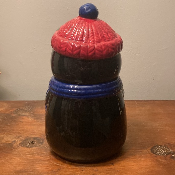 NWT- Adorable Hand Painted Holiday Penguin Ceramic Cookie Jar Decoration - Picture 9 of 17